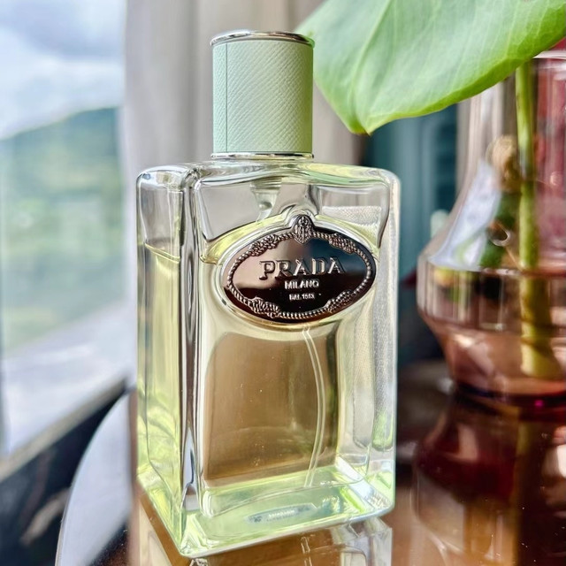 普拉达（PRADA） 浮梦鸢尾香水：清冷洒脱的木质花香调