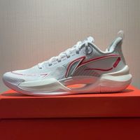 李宁超轻v2篮球鞋，实战后卫的福音
