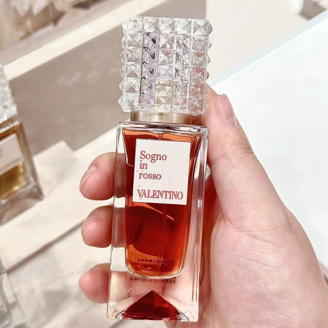 VALENTINO 梦之解析系列 红裙之叛：迷醉于私享剧院的意式浪漫