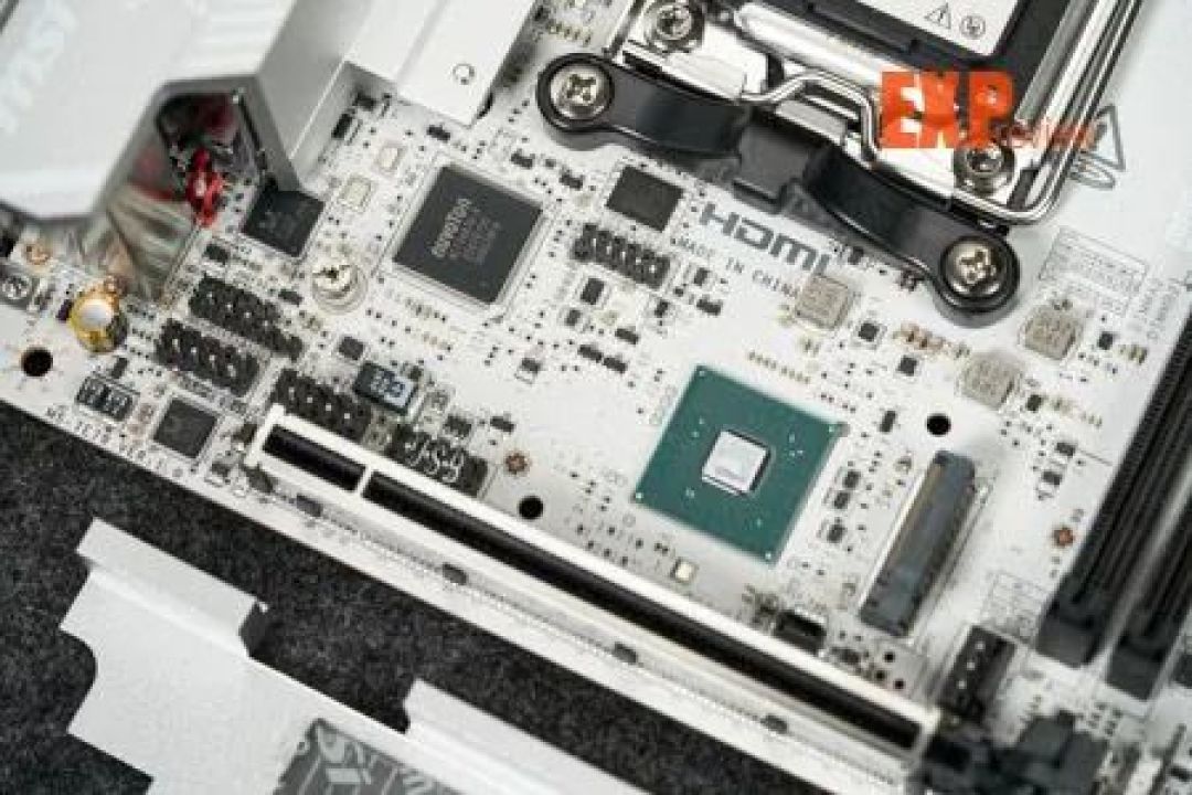 微星MPG B850I EDGE TI WIFI刀锋钛评测:设计优秀的白色ITX主板
