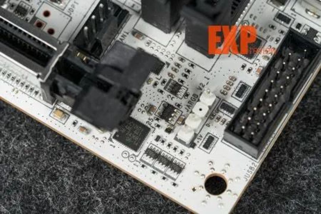微星MPG B850I EDGE TI WIFI刀锋钛评测:设计优秀的白色ITX主板