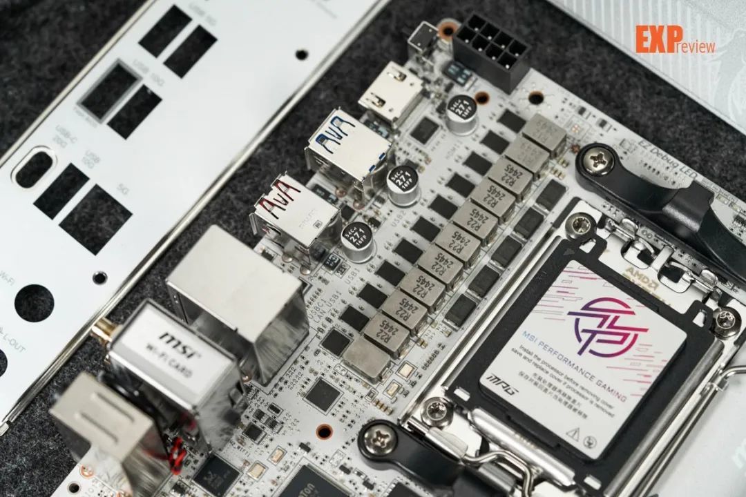 微星MPG B850I EDGE TI WIFI刀锋钛评测:设计优秀的白色ITX主板