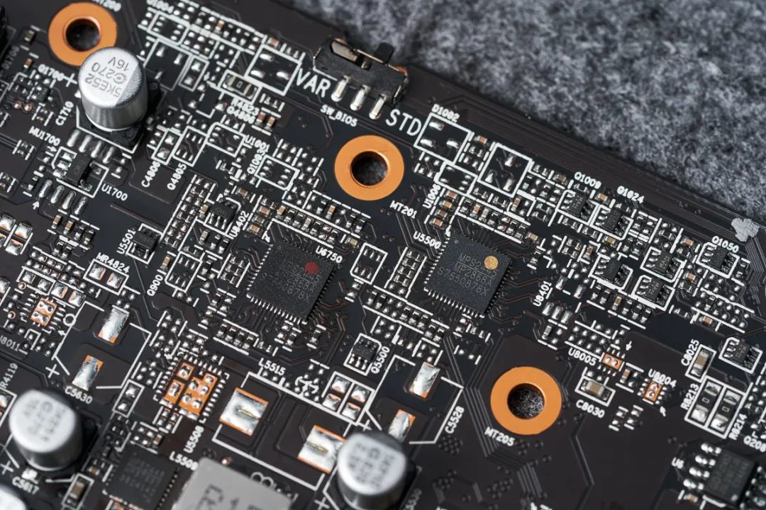 盈通RX 9060 XT游戏高手ACE OC显卡评测:新霓虹暗黑风,玩转2K新主流