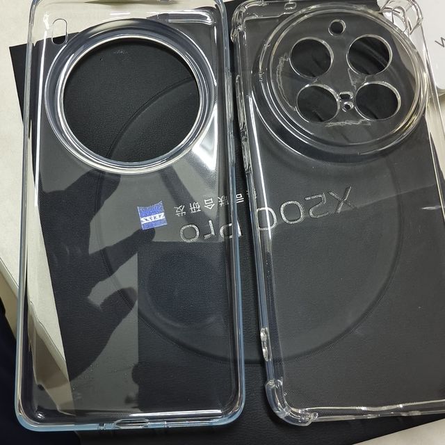 VIVO X200 Pro拼多多的手机壳与出厂送的手机壳对比