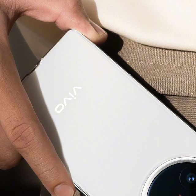 轻量化折叠屏新突破，vivo X Fold5聚焦实用与美学双升级