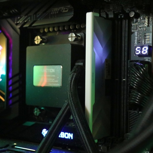 奥睿科DDR5驰刃内存体验，搭配9950X，默电稳超7200MHz