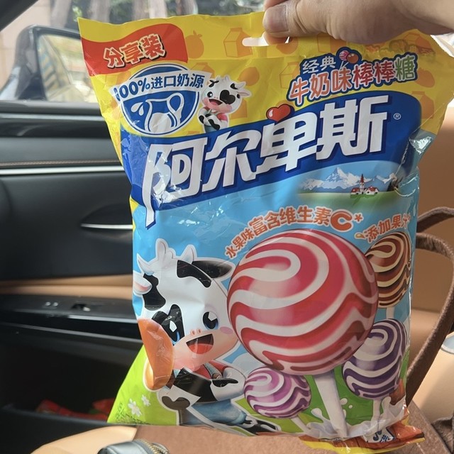 给小孩的小惊喜，我想阿尔卑斯棒棒糖是不错的选择了吧！
