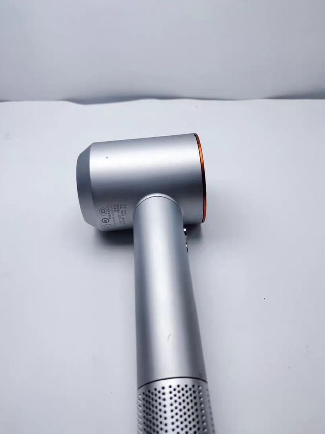 戴森HD15吹风机，时尚又实用