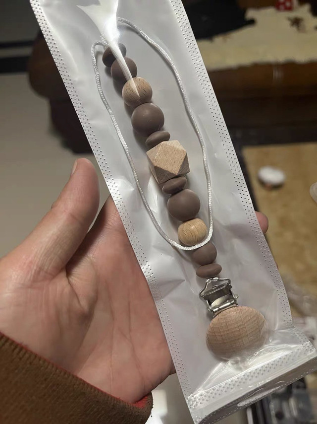 奶嘴材质与形状的选择