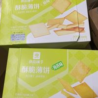良品铺子爆脆饼干是一款备受好评的零食