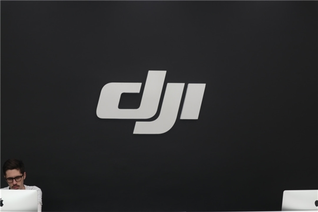 大疆首款扫拖机器人来了！DJI ROMO官微上线：预计本月发布