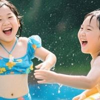 哇！夏季玩水的快乐时光！