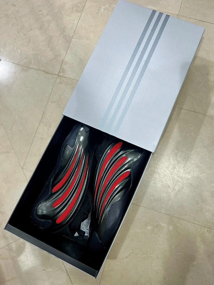 阿迪达斯篮球鞋