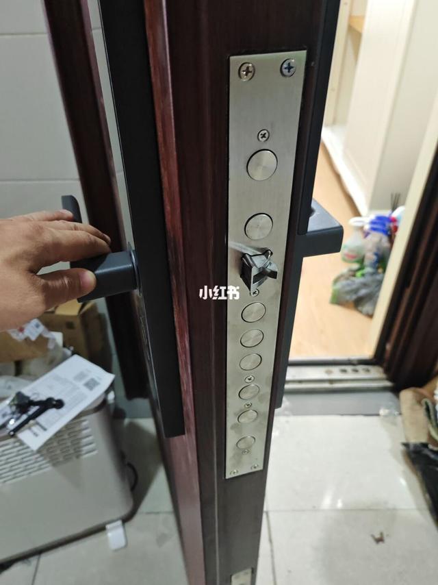 安装师傅说实话：智能锁半自动好还是全自动
