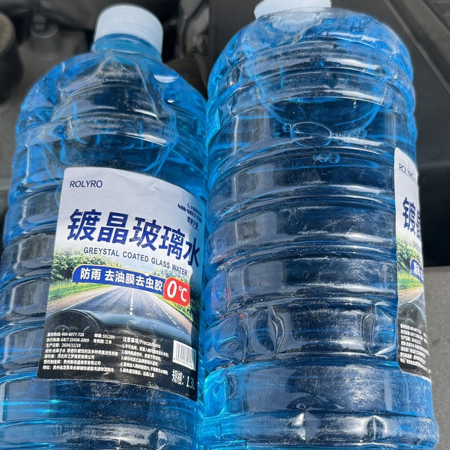 “去油膜”玻璃水，一块多一瓶值不值？