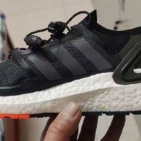 缓震与支撑兼备的Ultraboost跑鞋