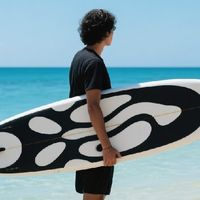 夏日玩水必备的游泳浮板