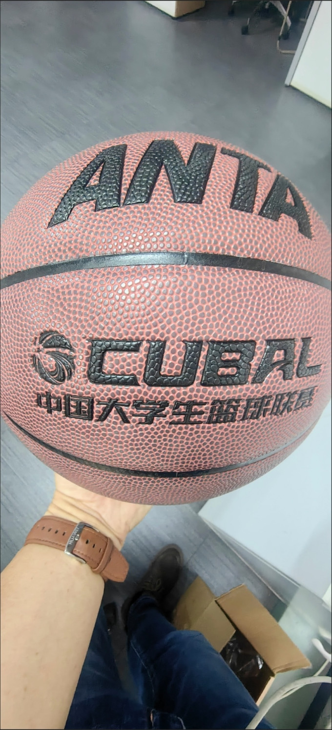 安踏篮球