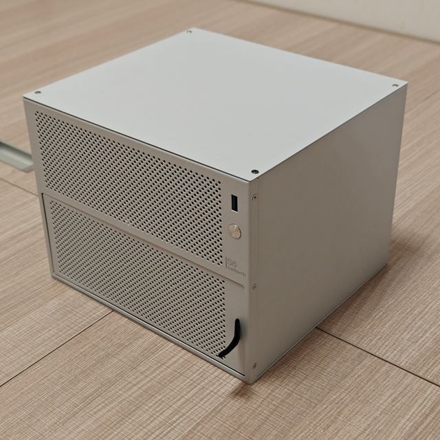 拿下6盘万兆白NAS迷你机箱，不到3张的优易S6是真香之选？​