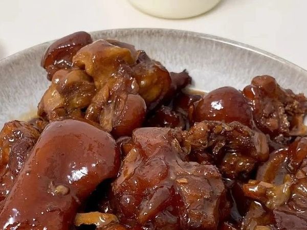 做这个超级下饭菜，根本不用下厨经验，过下水进下锅，炖一炖就上桌，全家都爱吃，孩子吃了长身体