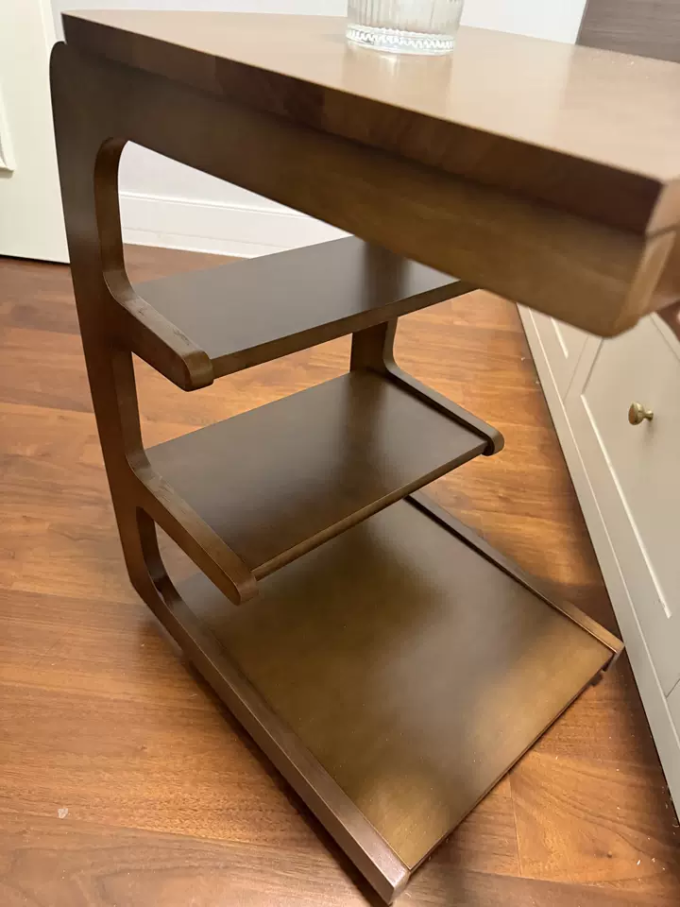 小户型必备,可移动实木边桌