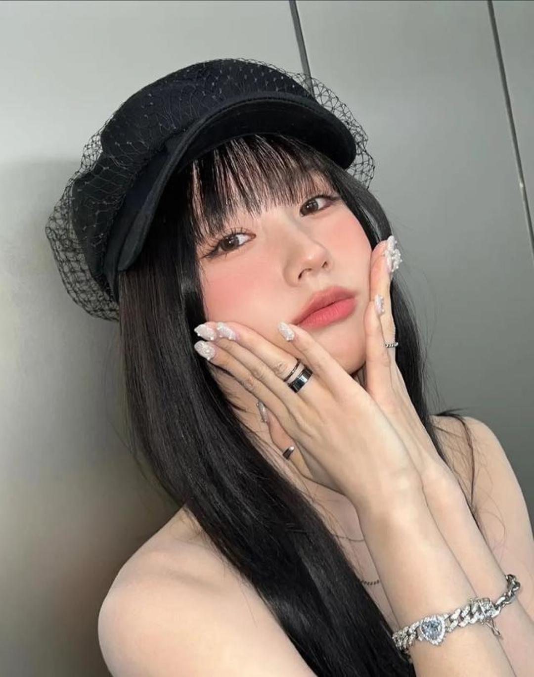 混血眼妆+微醺腮红：宁艺卓舞台仿妆全拆解，四步拿捏骨相重塑术