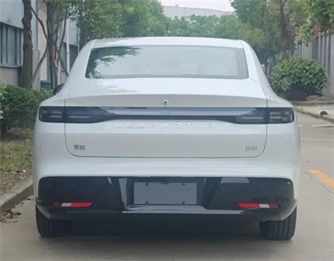 10万级入门家轿!零跑B01新版本曝光:最大功率100千瓦