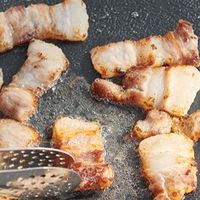 露营界的「移动烤肉店」，卡式炉上的烟火革命