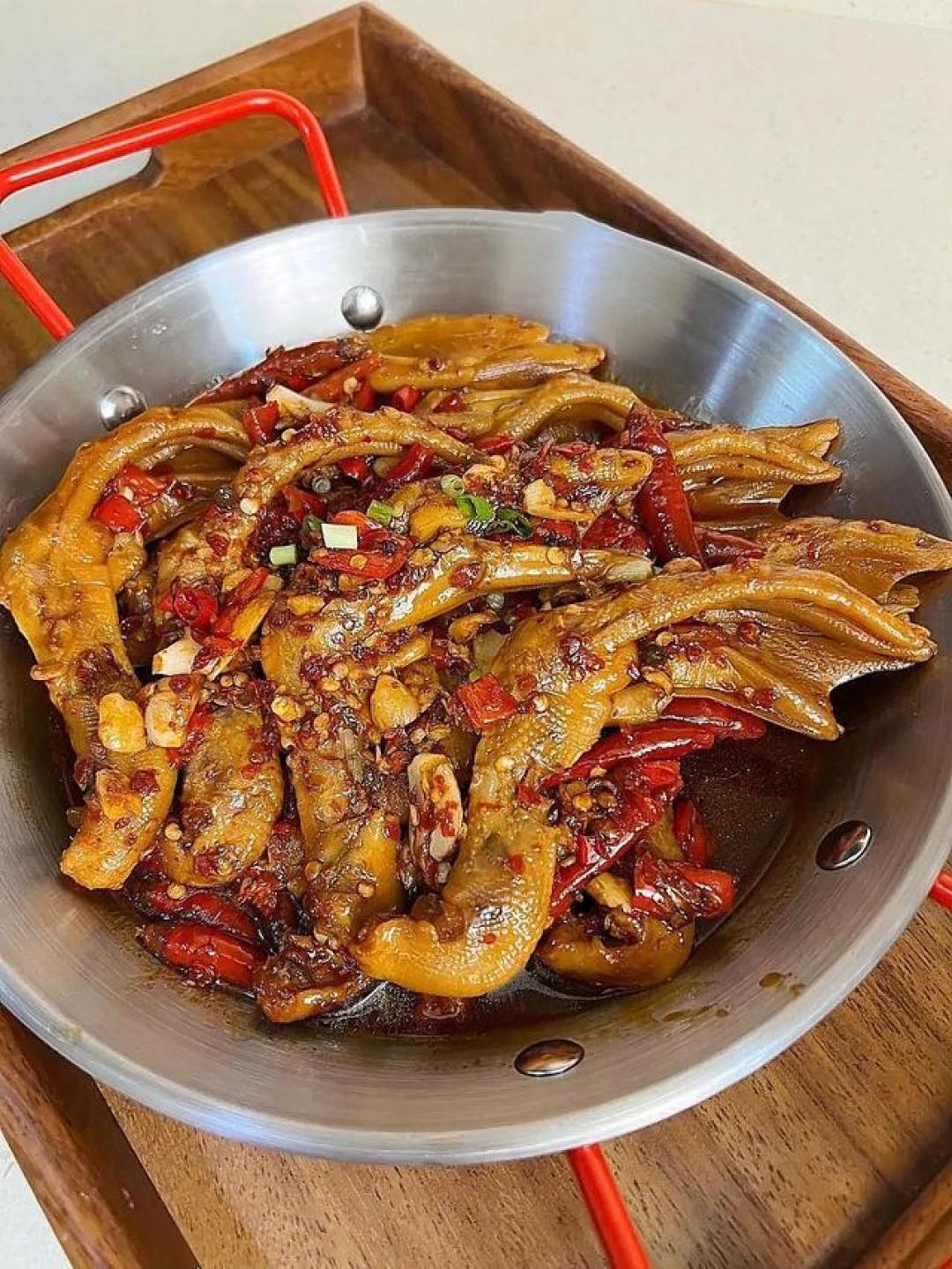 江西香辣鸭掌：冰火淬炼的味觉密码与赣地烟火里的工艺美学