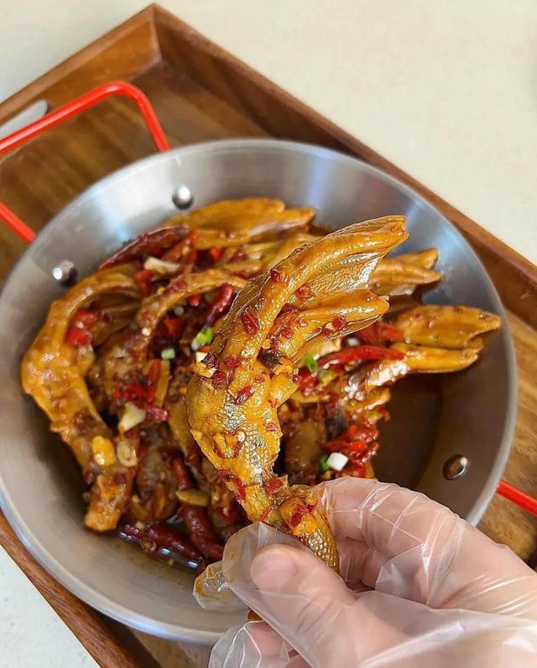 江西香辣鸭掌：冰火淬炼的味觉密码与赣地烟火里的工艺美学