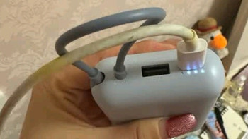 小米自带线充电宝20000mAh 33W 浅咖色：出行便携的充电利器