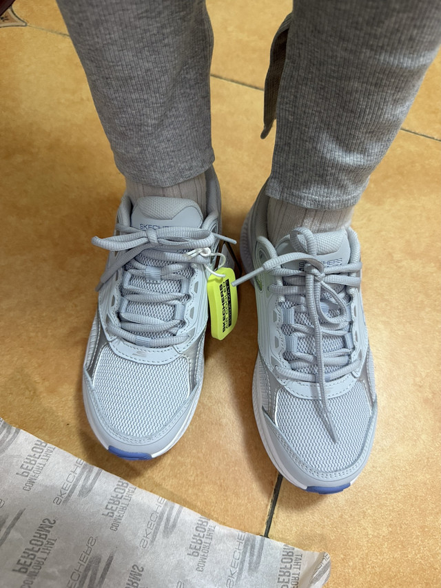斯凯奇暮光鞋—轻质减震，散步逛街不累脚