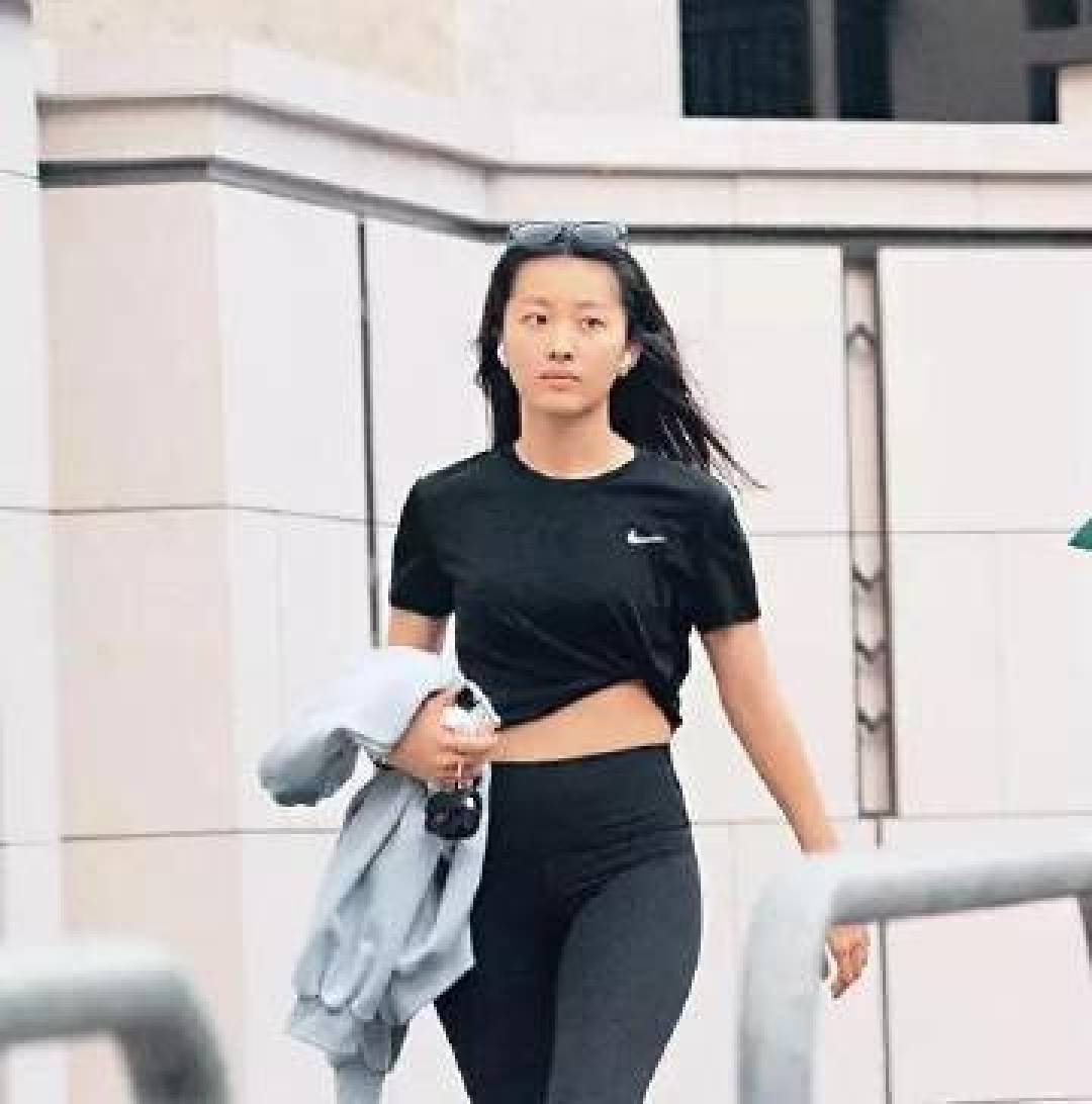 陈奕迅千金陈康堤闯乐坛!20岁签约华纳首发暗黑风单曲,父拒捧却尊重选择