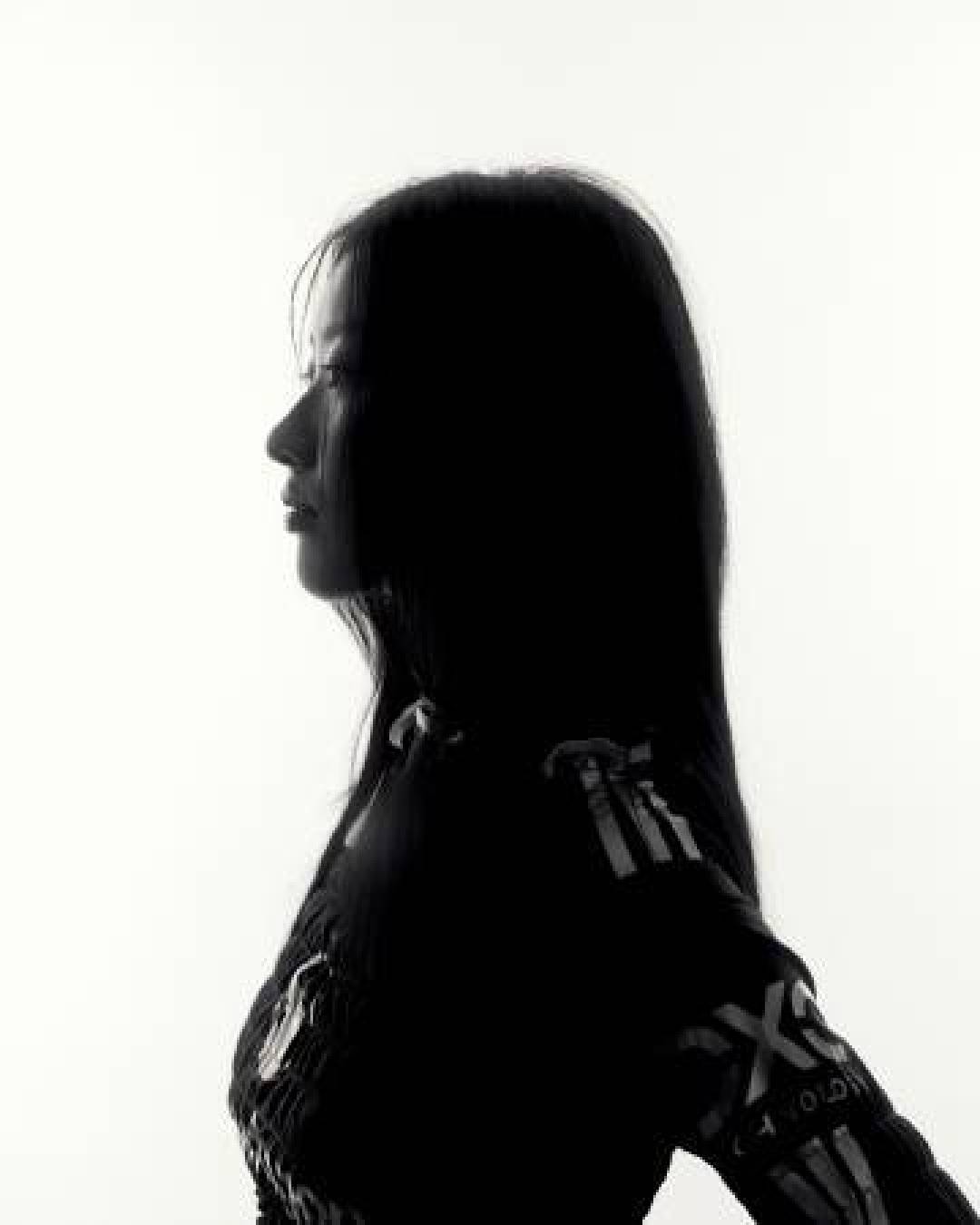 陈奕迅千金陈康堤闯乐坛!20岁签约华纳首发暗黑风单曲,父拒捧却尊重选择