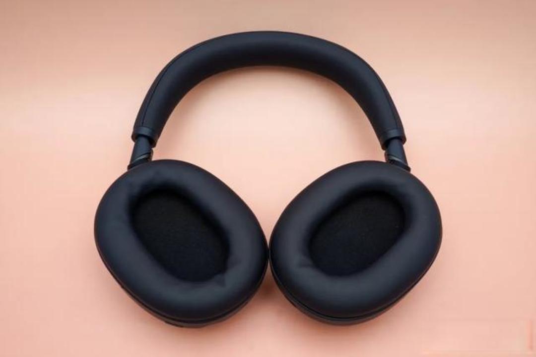 索尼WH-1000XM6深度评测:AI降噪碾压AirPods Max,弹性耳垫革新佩戴却陷高价争议