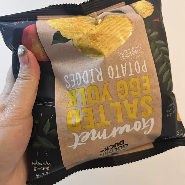 金鸭咸蛋黄薯片零食分享