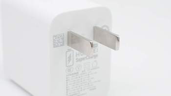 强强联合，华为 100W 冰糖全能充电器由航嘉代工