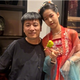 张雪峰晒10岁女儿合影祝开心：曾称女儿去哪个银行 就把过亿存款存哪