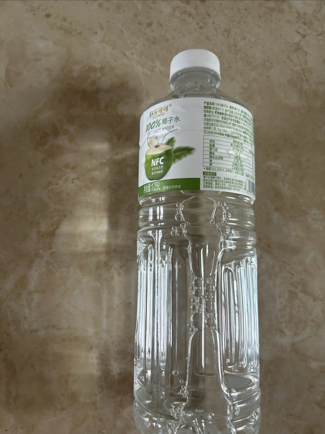天然椰子水，清爽一夏！