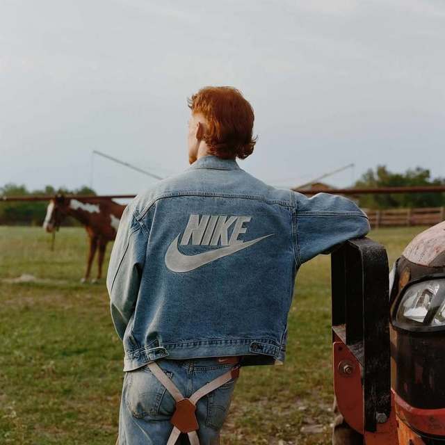 当赤耳丹宁遇上 Swoosh！Levi’s × Nike 全新系列解构复古与潮流，发售日锁定