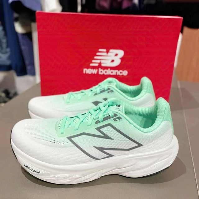 New Balance Fresh Foam X 1080 v14 跑步鞋：舒适与百搭的结合