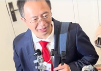 被问和雷军谁的影响力大  周鸿�t：当然是雷军  但不能拿这问题来逗我