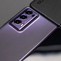 荣耀Magic V2：超轻薄折叠屏革新视觉体验