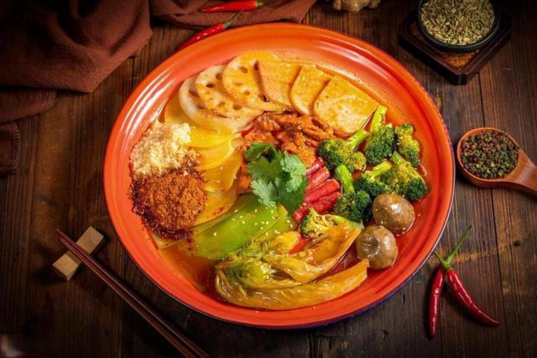 20分钟懒人麻辣烫秘籍:3步调汤底+食材黄金比例,复刻街边摊味道还省钱