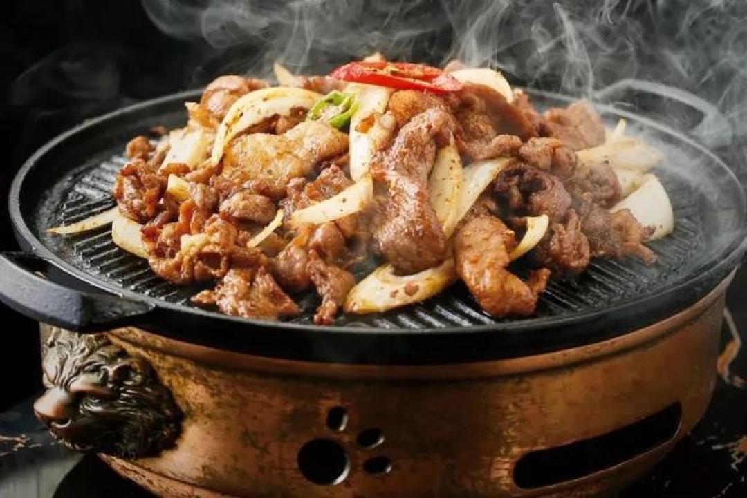 老北京炙子烤肉：三百年炭火淬炼的舌尖江湖与非遗新生