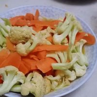 家常菜分享-胡萝卜炒花菜