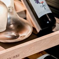 客厅也能放酒窖! 卡萨帝鉴赏家酒柜推出±0.1℃恒温储酒方案
