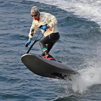 玩水新顶流！电动冲浪板让我爽到尖叫