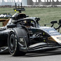《F1：狂飙飞车》热映，IWC万国表联名APXGP车队推限量时计