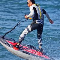 解锁玩水新姿势！电动冲浪板真香警告